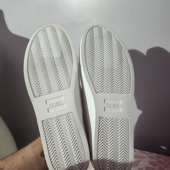 Toms white luca slip on shoes size 10 & 8 - Picture 2 of 5